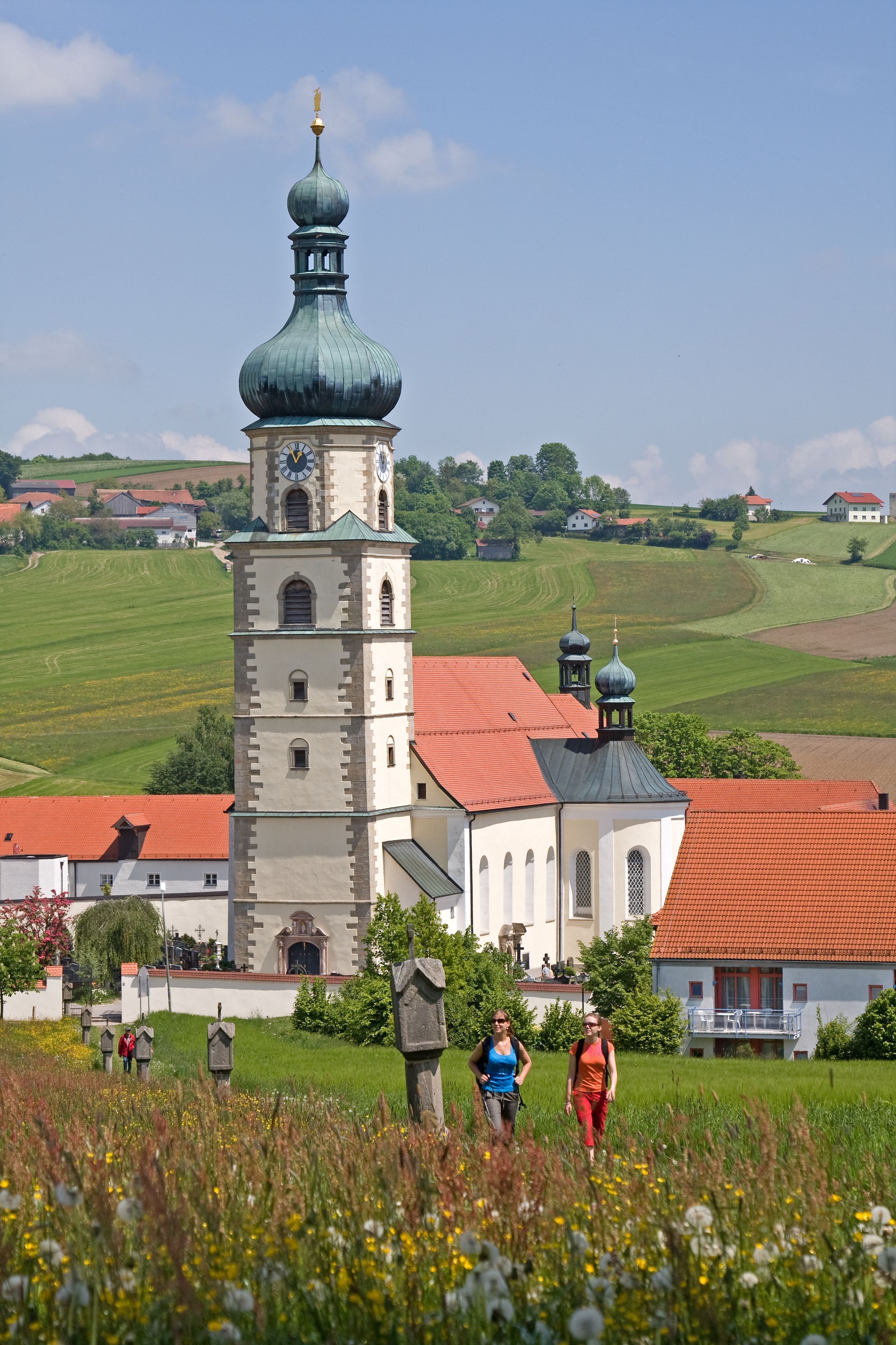 Der imposante Turm der Wallfahrtskirche